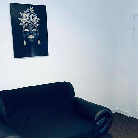 Comfortable Town House In Coventry City Centre Villa Exterior foto