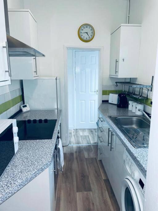 Comfortable Town House In Coventry City Centre Villa Exterior foto