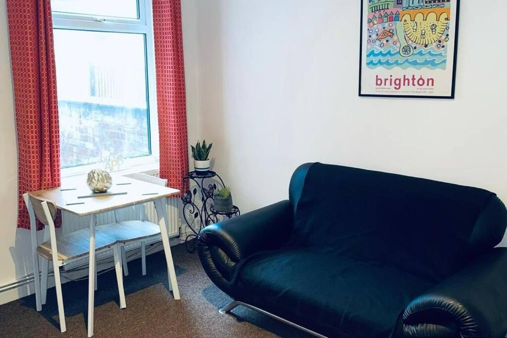 Comfortable Town House In Coventry City Centre Villa Exterior foto