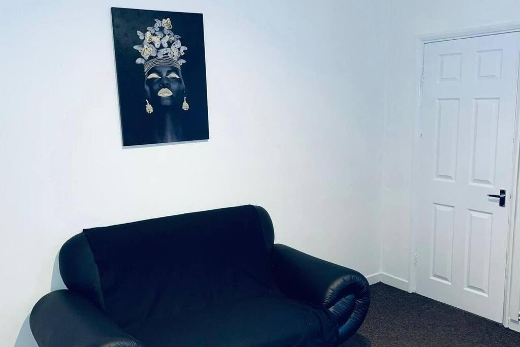 Comfortable Town House In Coventry City Centre Villa Exterior foto
