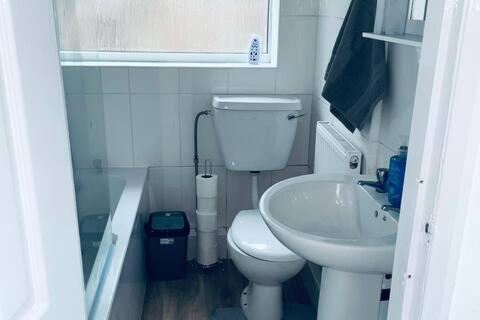 Comfortable Town House In Coventry City Centre Villa Exterior foto