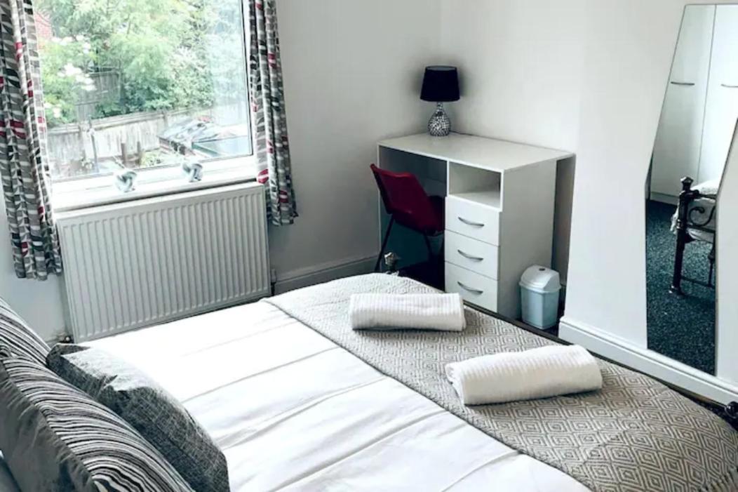 Comfortable Town House In Coventry City Centre Villa Exterior foto